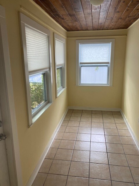Sunroom - 115 35th Ave NE