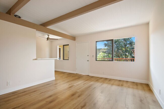 Building Photo - 1433 Harvard in Santa Monica,steps to SM B...