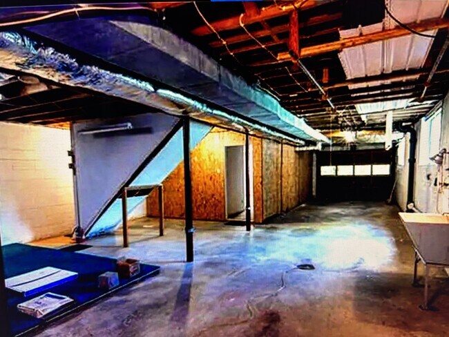 Building Photo - 775 Caribou Rd