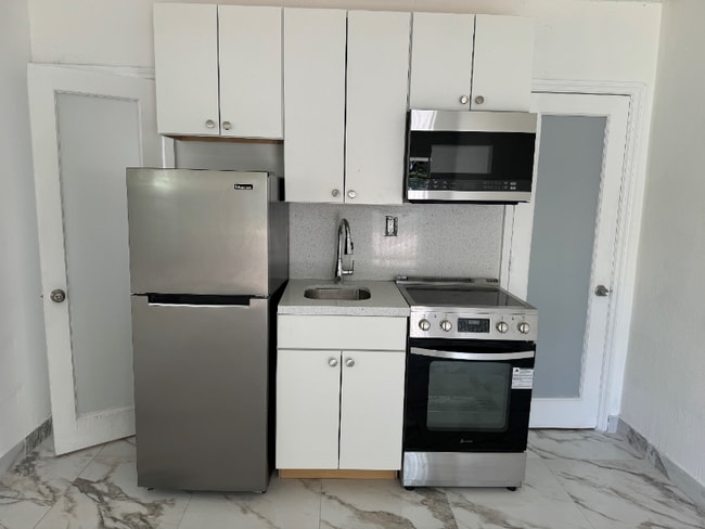 Building Photo - 11050 Biscayne Blvd