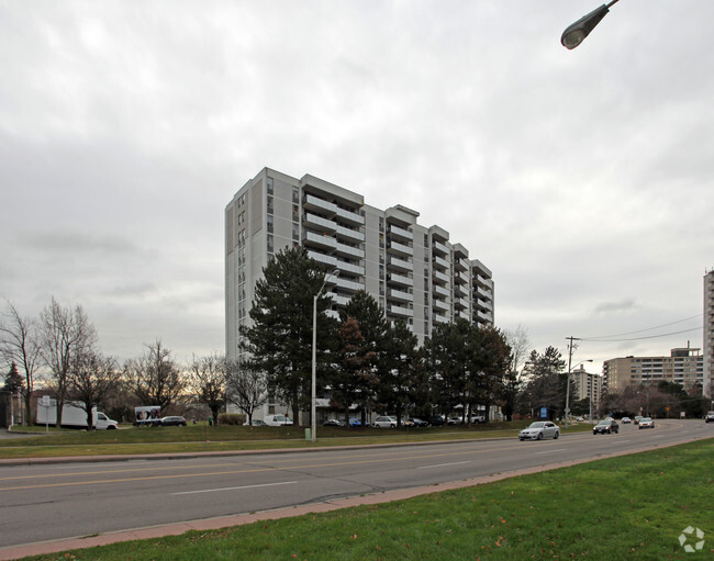 Building Photo - 6161 Bathurst St
