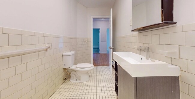Building Photo - 11 Wendover St