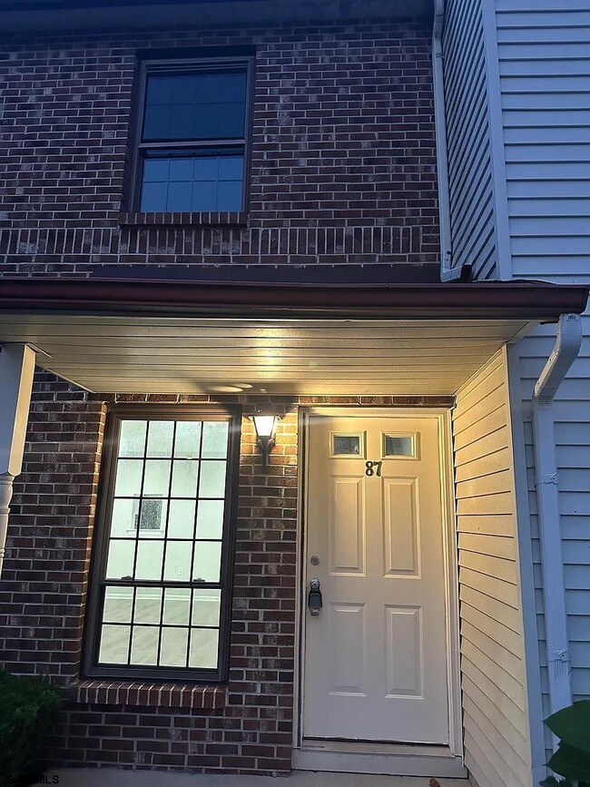 Building Photo - 225 W Leeds Ave