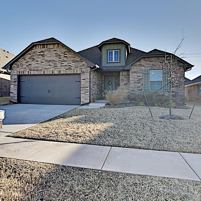 Foto del edificio - 3 Bedroom 2 Bathroom Home with Storm Shelt...