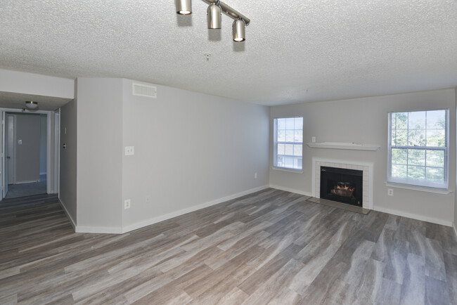 Fairfield 4 LR w/Fireplace - The Parc at Glenbrook