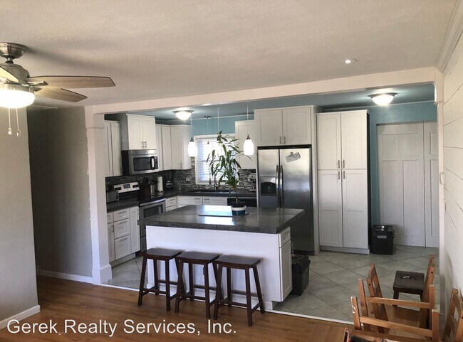 Building Photo - 4 br, 2.5 bath House - 2437 Tullibee