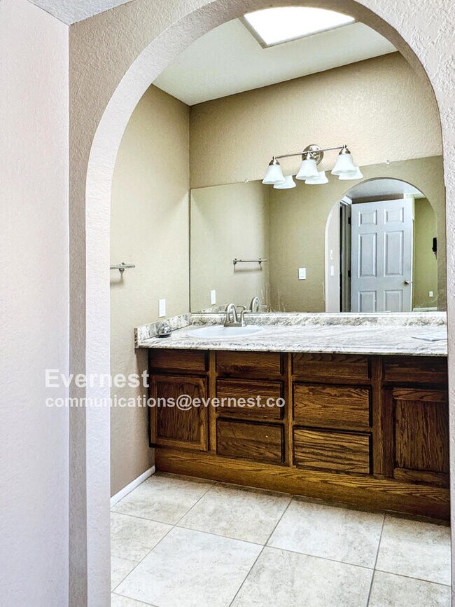 Foto del edificio - 2457 N Ironwood Ridge Dr