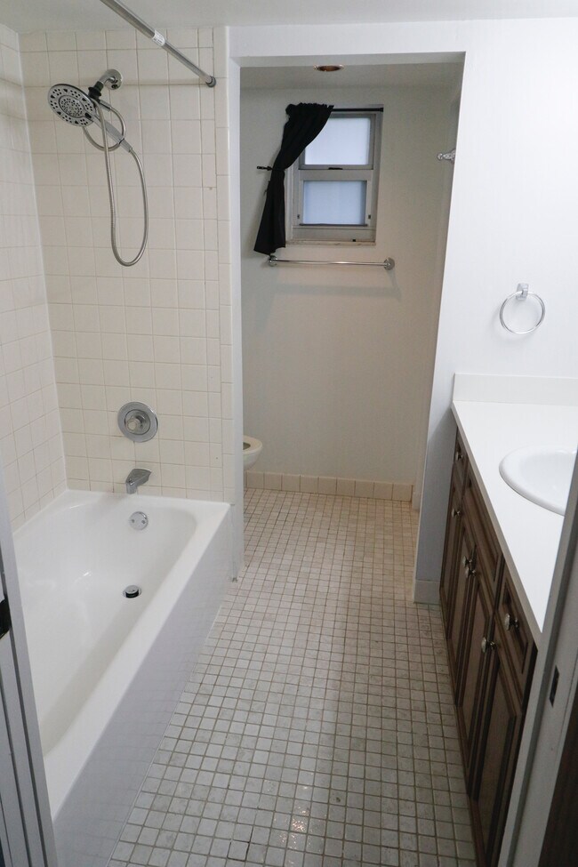 Full bathroom - 17000 NW 67th Ave