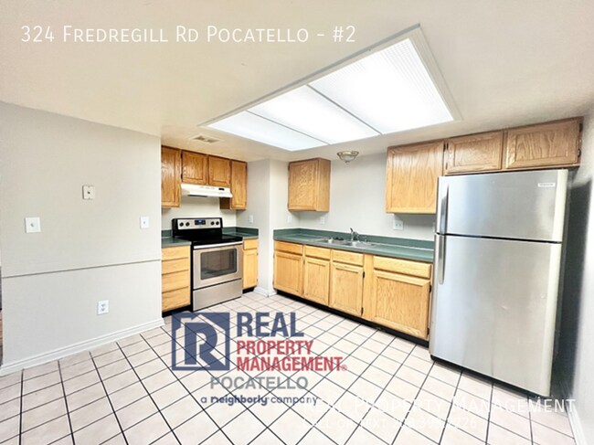 Foto del edificio - 3 Bedroom 2 Bath Apartment - Pets Negotiable