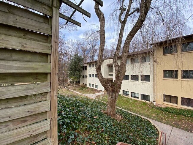 Foto del edificio - 5657 Harpers Farm Rd