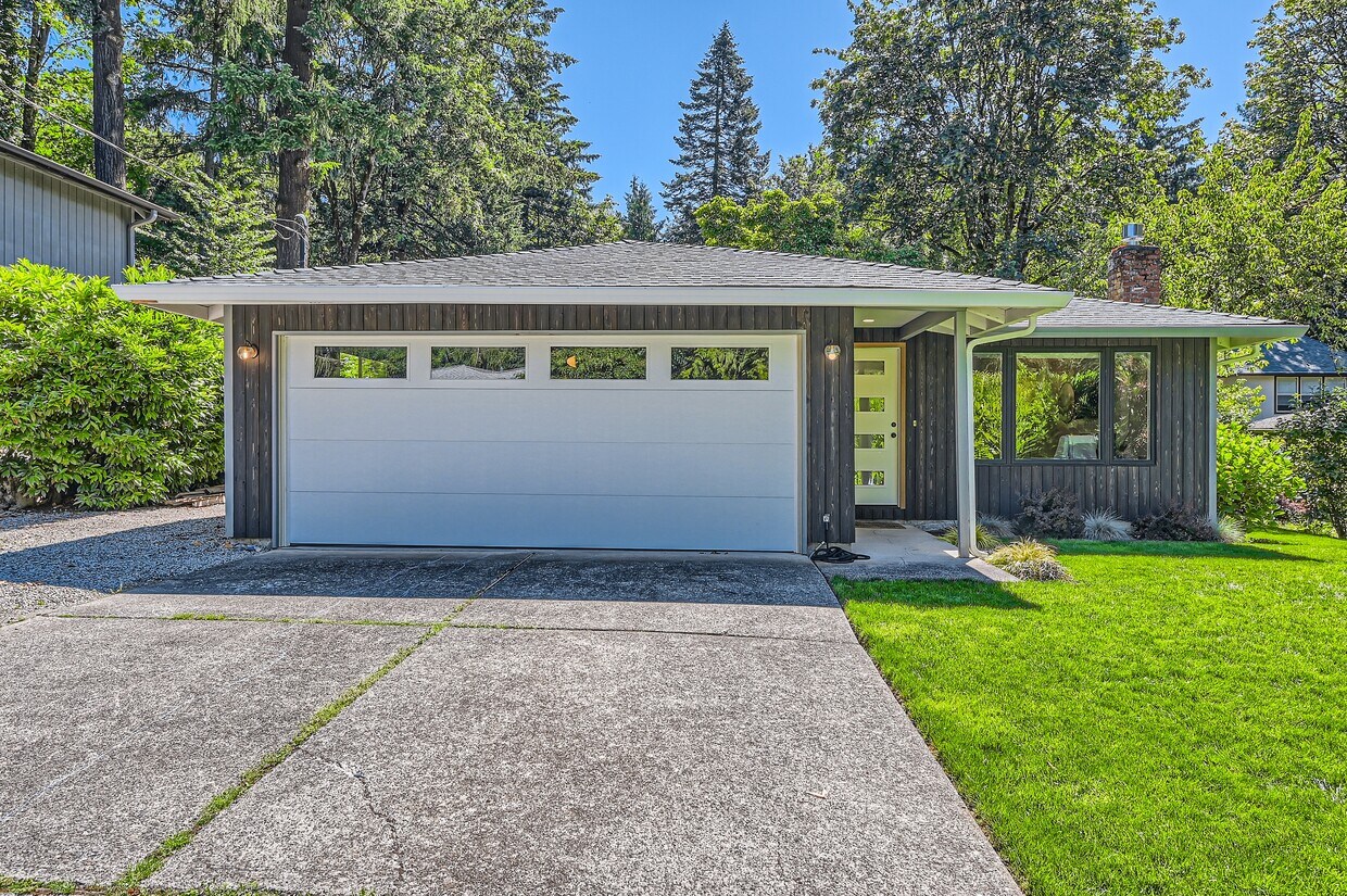 Foto principal - 9616 S Kelly Ave