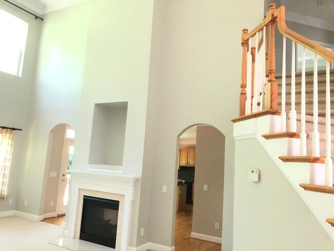 Building Photo - 10150 Loganberry Trl