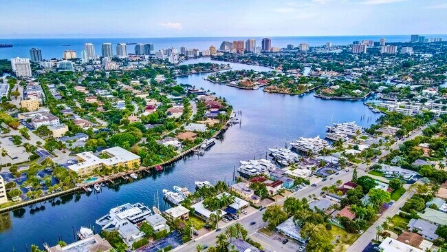 Foto del edificio - 815 Middle River Dr