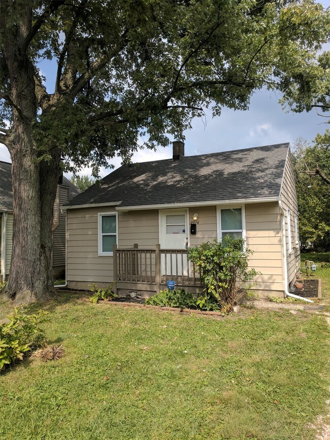 Building Photo - 2016 Lamont Ave