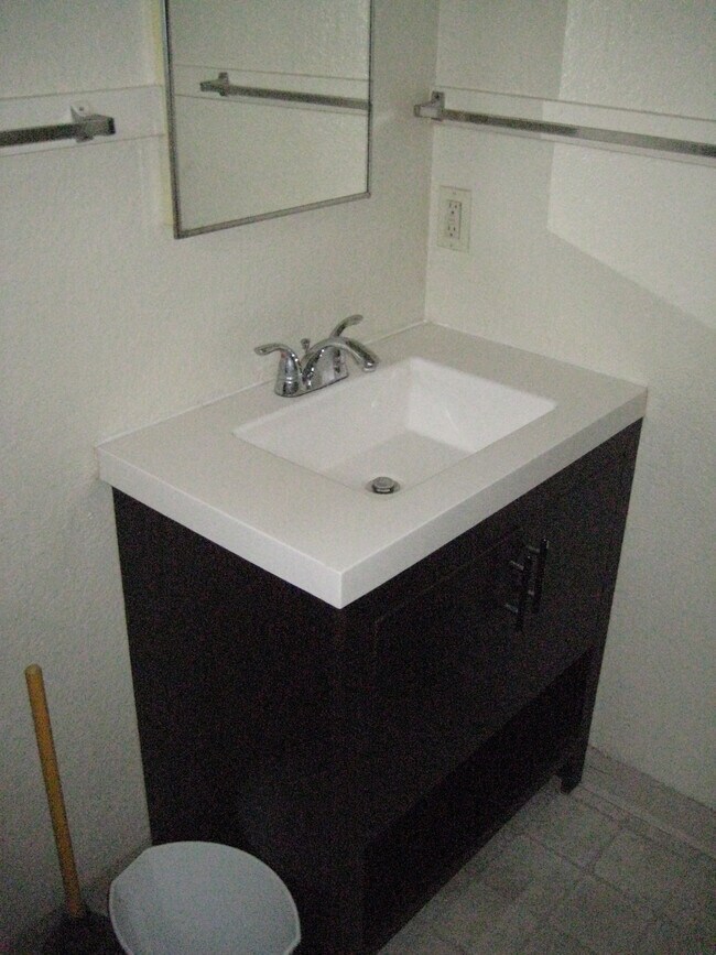 Foto del edificio - 4787 A St
