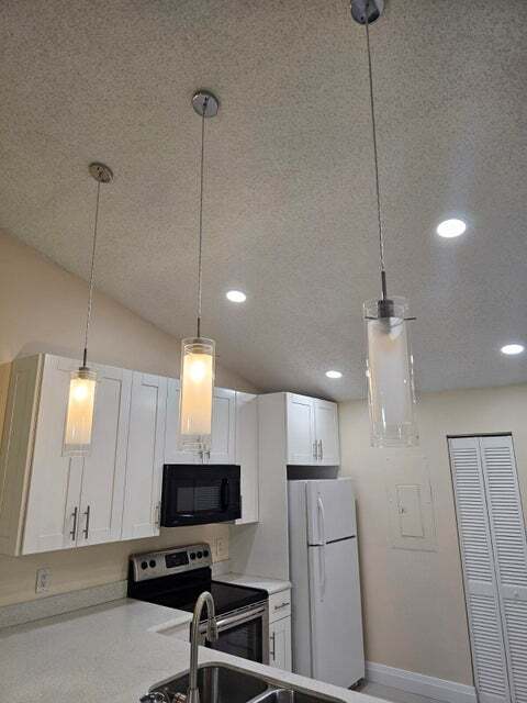 Building Photo - 480 Hardwood Pl