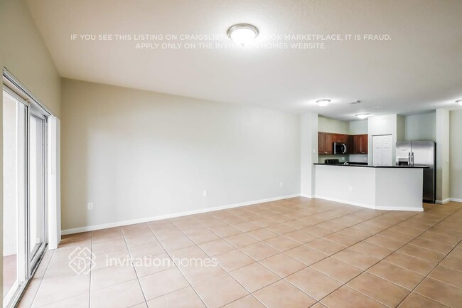 Building Photo - 8899 N Isles Cir