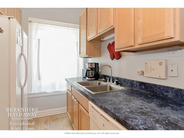 Building Photo - 550 W Brompton Ave