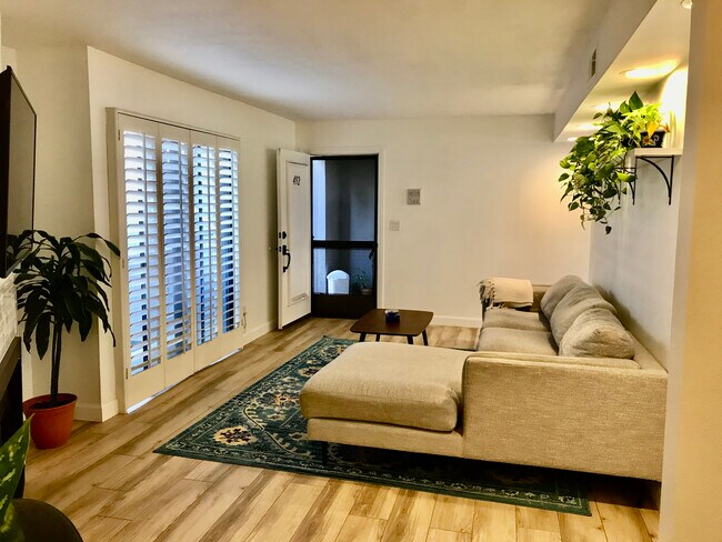 Living Room - 12492 Montecito Rd