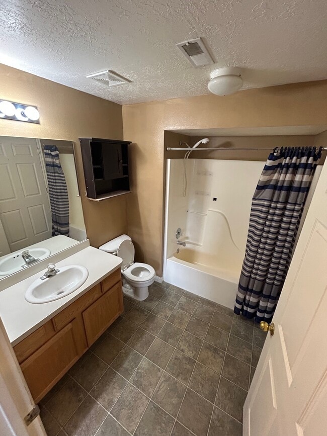 Foto del edificio - 8088 N Ridge Loop W