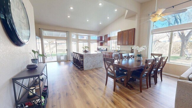 Foto del edificio - 45066 Palo Vista Dr