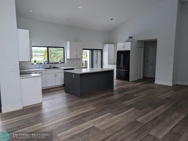 Building Photo - 22338 Ensenada Way