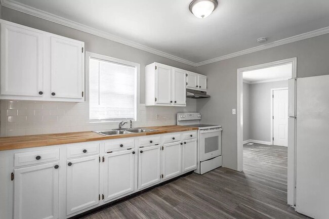 Building Photo - Don't Miss completely remodeled  2 bedroom...