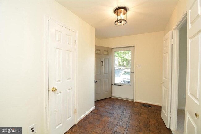 Building Photo - 7378 Jiri Woods Ct