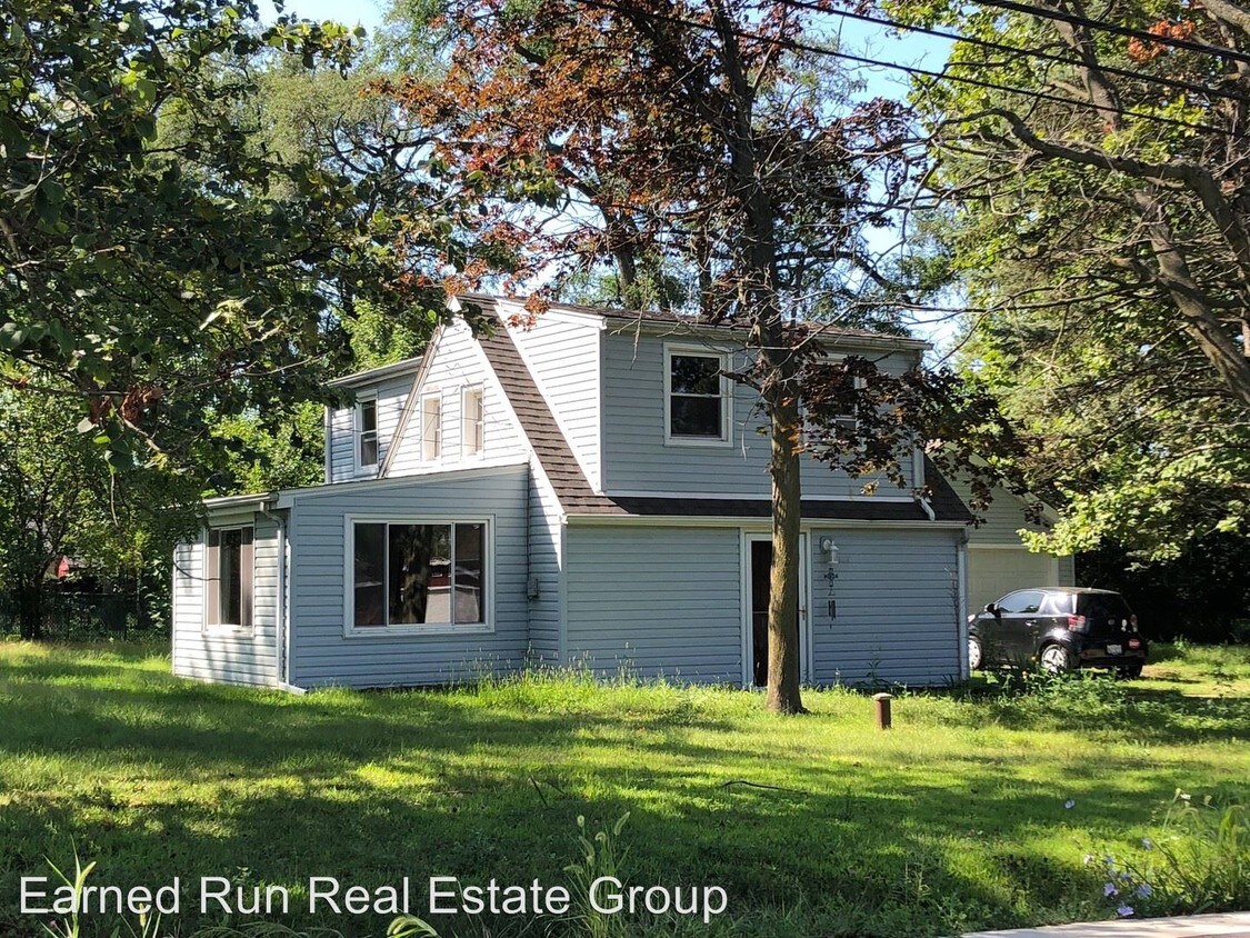 Primary Photo - 3 br, 1 bath House - 563 W Harding Rd
