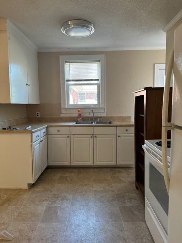 Building Photo - 705 Michaelmas Ave