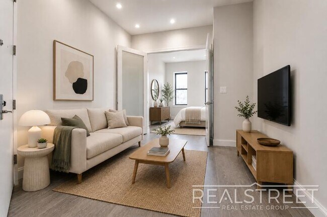 Building Photo - Super Bright 2 BED in Bed Stuy!