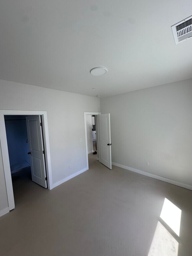 Foto del edificio - Brand new 3 bedroom house in quiet neighborhood (+FREE RENT!)