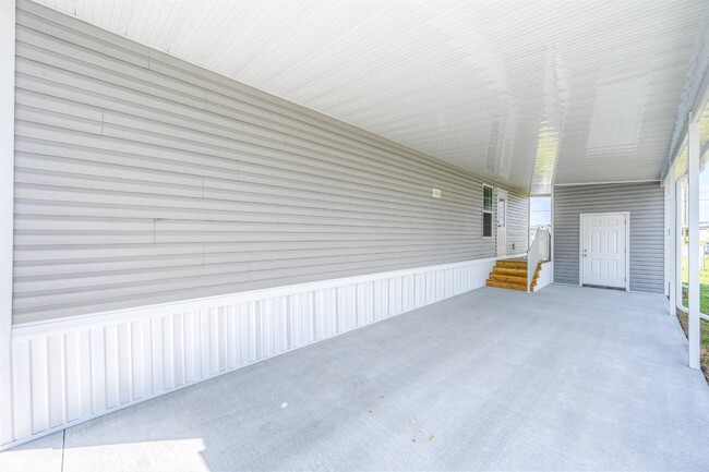 Building Photo - 2563 Skyview St