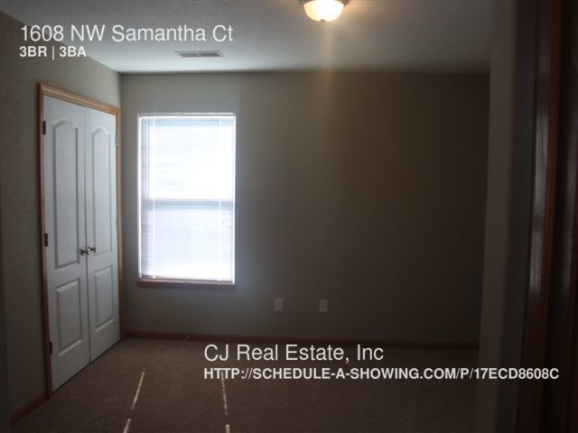 Foto del edificio - 1608 NW Samantha Ct