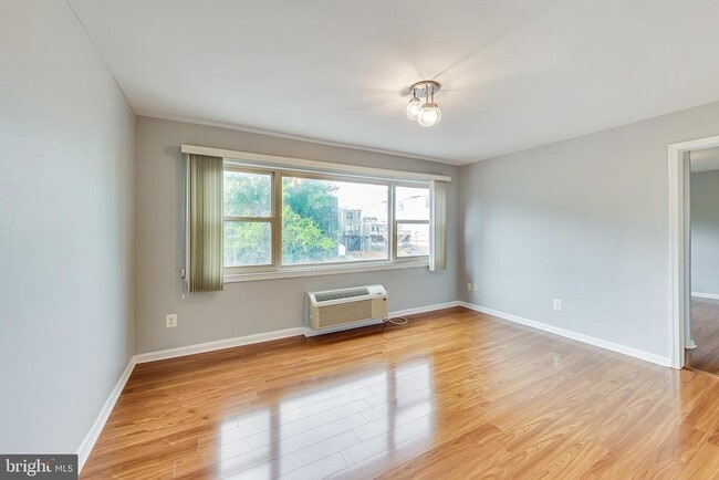 Building Photo - 604 Longfellow St NW