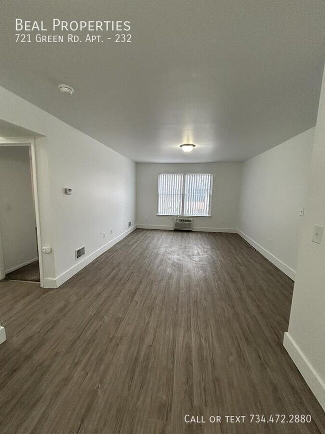 Building Photo - 721 Green Rd