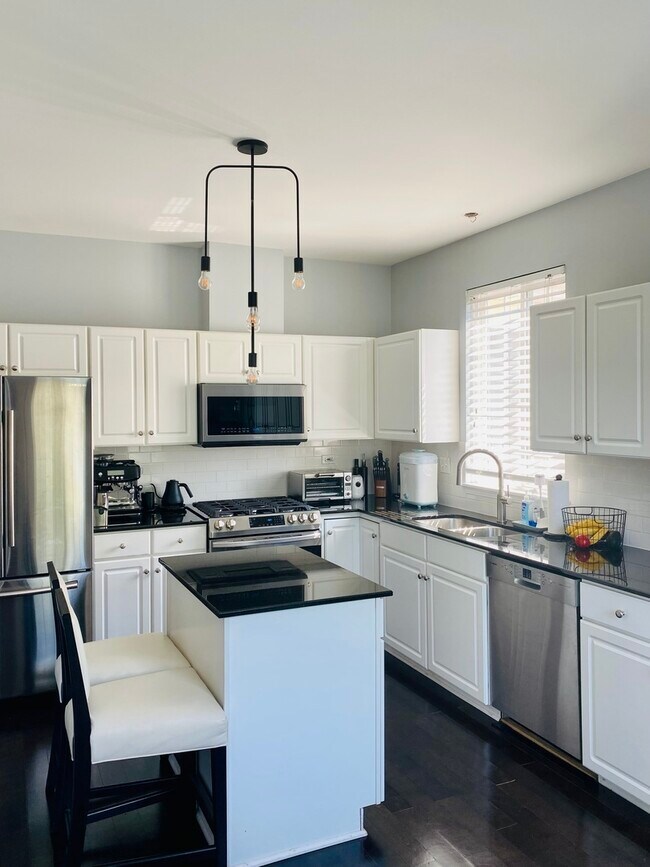 Foto del edificio - 642 E Thornhill Ln