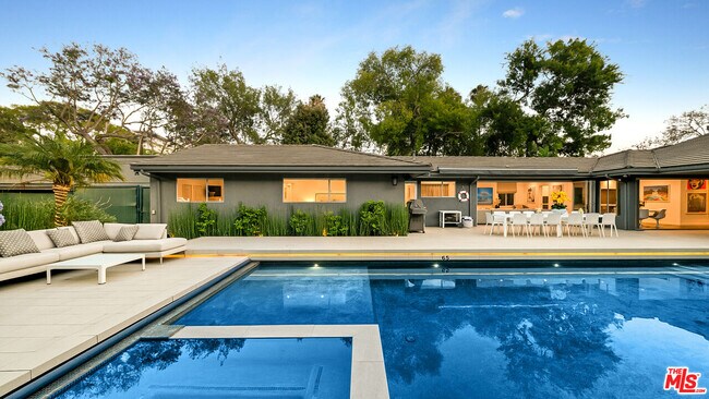 Foto del edificio - 602 Whittier Dr