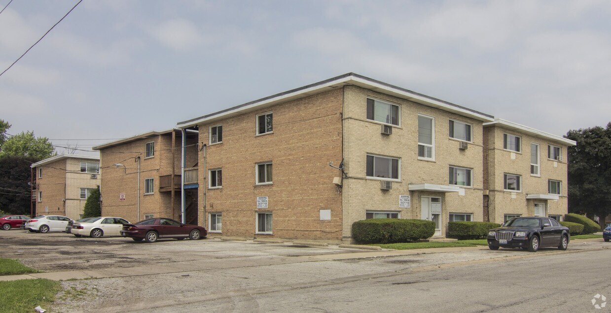 20152017 Broadway St, Blue Island, IL 60406 Apartments in Blue