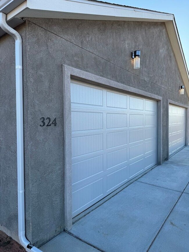 Foto del edificio - 324-326 W Coral Dr