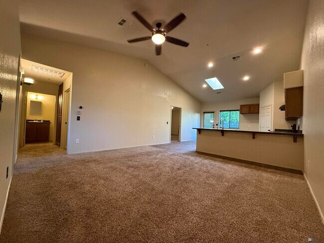 Foto del edificio - 3074 S Todd Ave