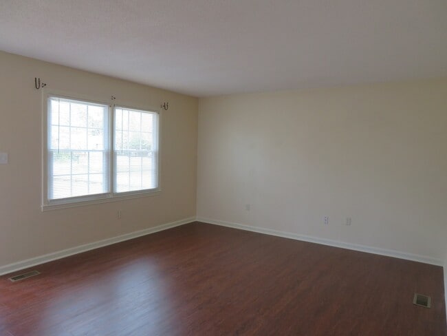 Photo - 3 bedroom, joined 1.5 bath ranch style home for rent