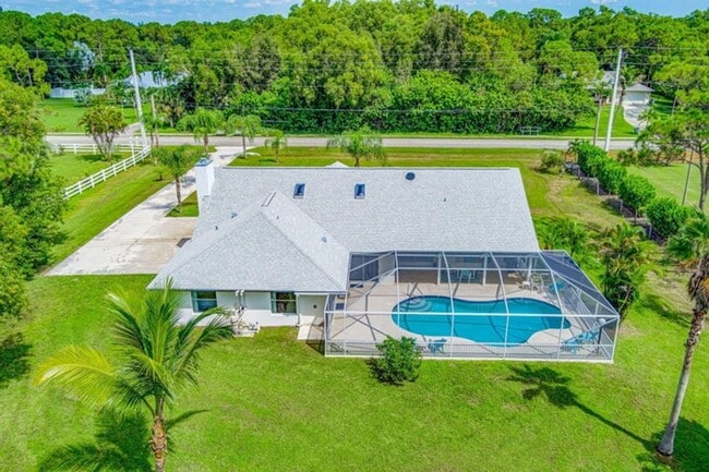 Foto del edificio - 12168 Sandy Run Rd