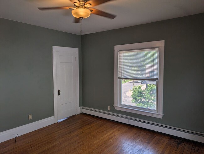 Foto del edificio - 1107-1109 Monroe Ave Duplex