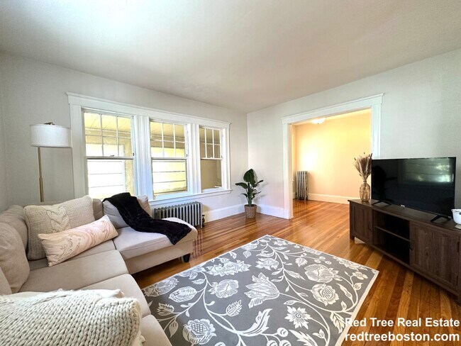 Building Photo - 19 Larose Pl