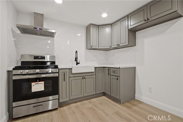 Building Photo - 1558 W 105th St