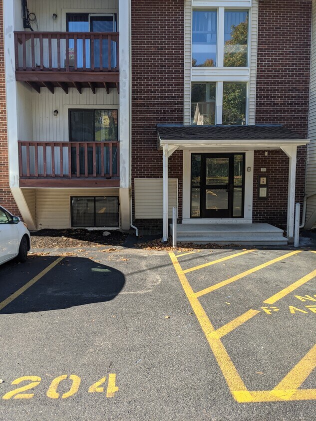 920 Southbridge St Unit 4, Worcester, MA 01610 Condo for Rent in