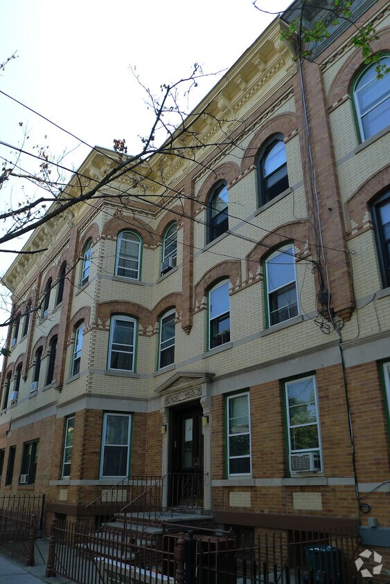Building Photo - 1830 Cornelia St
