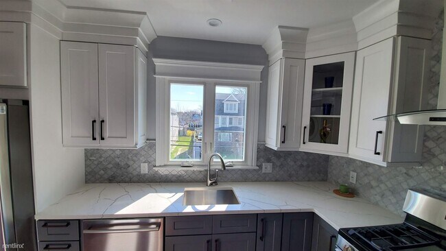 Foto del edificio - 3 br, 2 bath Duplex - 79 Pavonia Avenue B