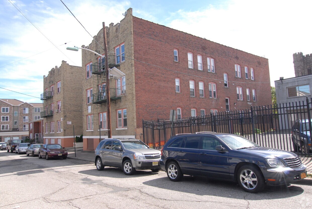 364 - 372 Fairfax Street - 364-372 Fair St